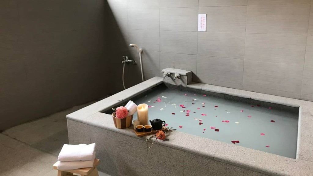 台灣北投山之林溫泉有女客在湯池內死亡。山之林FB