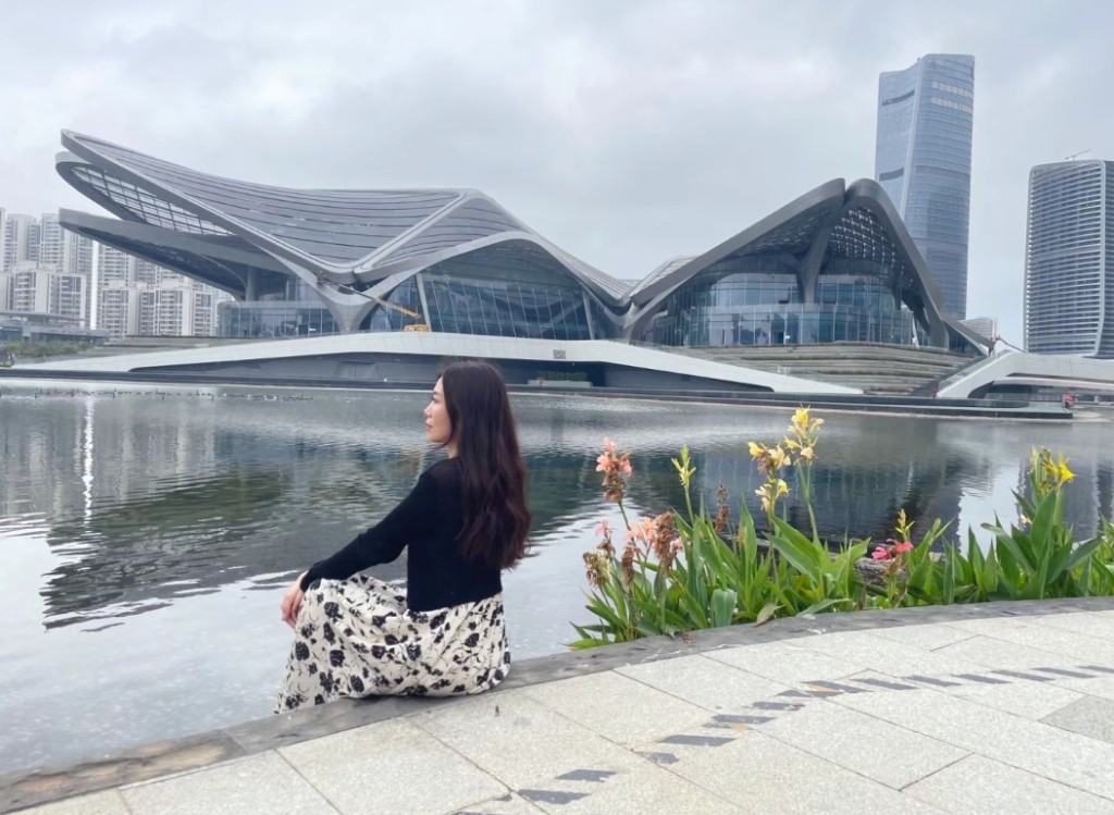 珠海好去处2024 | 4. 金湾艺术中心　建筑优美，是网红打卡热点。（图片来源：小红书＠站在阳光下）