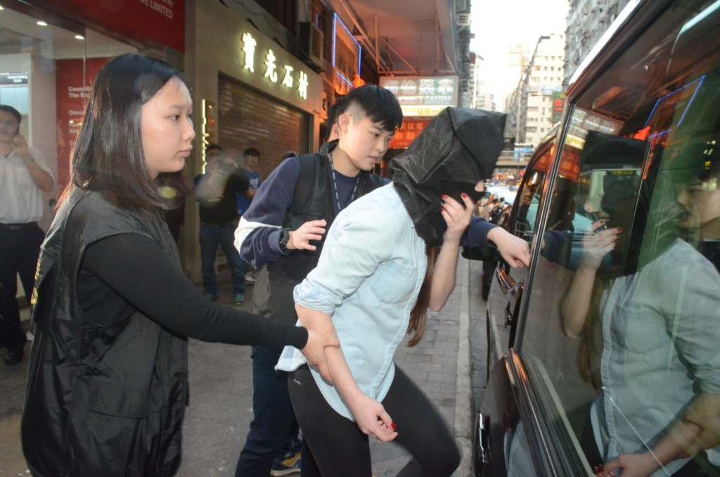 其後在晚上8時,再拘捕兩名年齡分別為二十五及二十七歲的外籍男子。資料圖片
