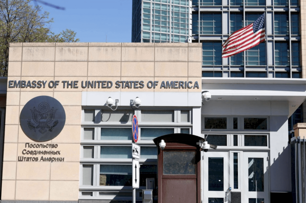 美国驻俄使馆（图）一等秘书西林及二等秘书伯恩斯坦被驱逐离境。美联社资料图片