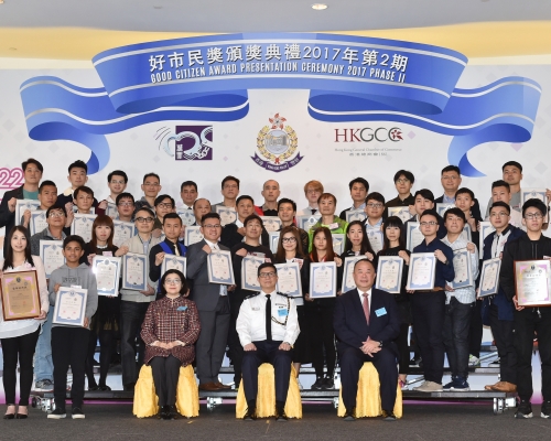 44人獲頒好市民獎 。政府新聞處