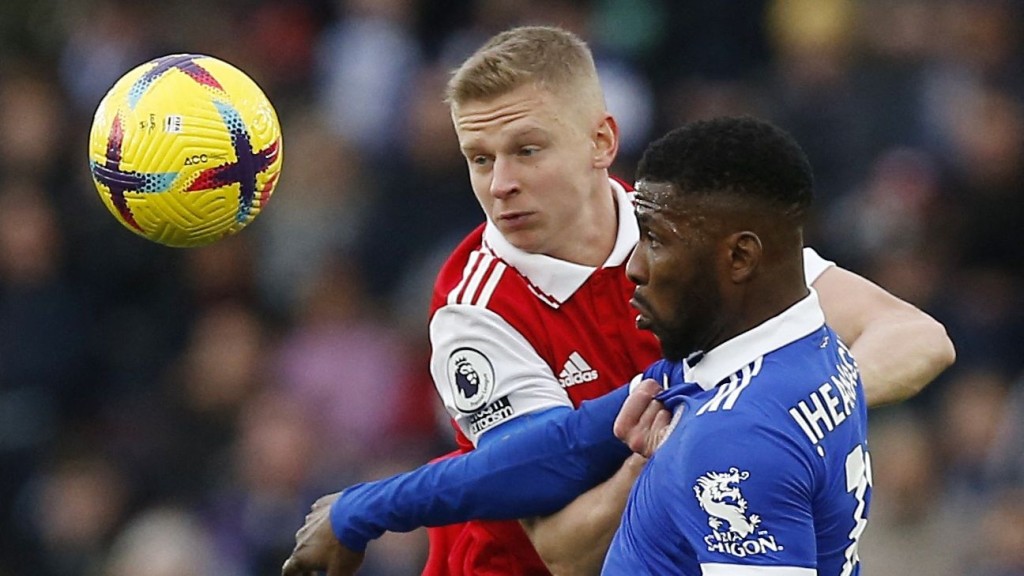 兵工廠（紅衫）防線高度不足，未必頂得住韋斯咸的巨人陣。資料圖片