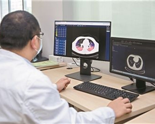 廣東團隊已研發出AI輔助診斷系統，20秒內即可識別患者是否感染新冠肺炎，診斷準確率達90％以上。（資料圖片）