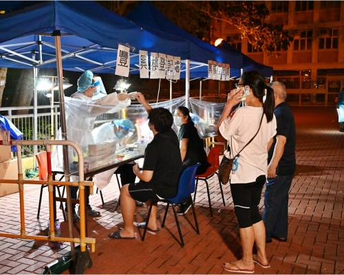 截至今日凌晨2時,53名居民接受檢測,當中沒有發現確診個案。政府圖片
