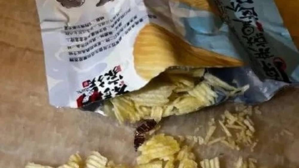 消費者投訴茶顏悅色薯片吃出曱甴乾。