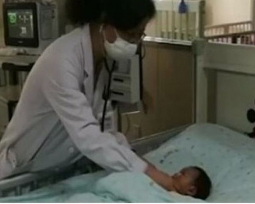 醫生發現女嬰多個內臟的位置與正常人相反,即是俗稱的「鏡面人」。網圖