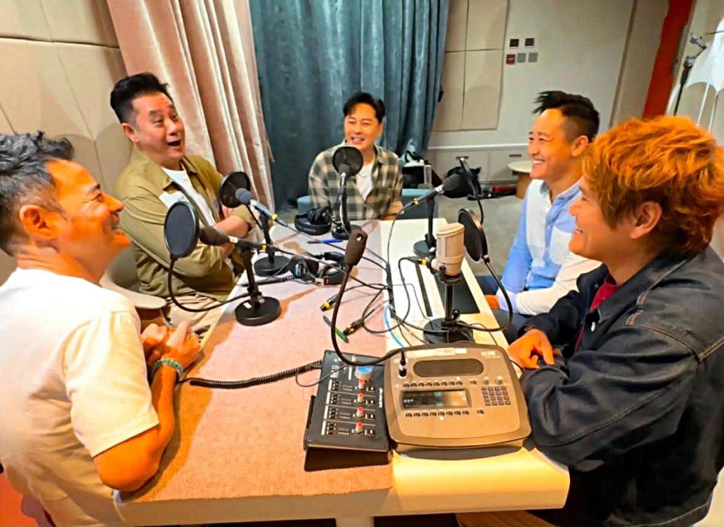 《晨光警聲》邀請到耆樂警訊星級大使「Hey Brother」成員做節目嘉賓。 《晨光警聲》邀請到耆樂警訊星級大使「Hey Brother」成員做節目嘉賓。