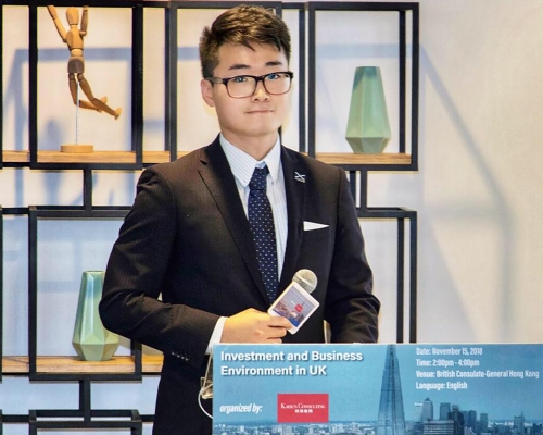 英國駐港總領事館香港僱員鄭文傑。Simon Cheng FB圖