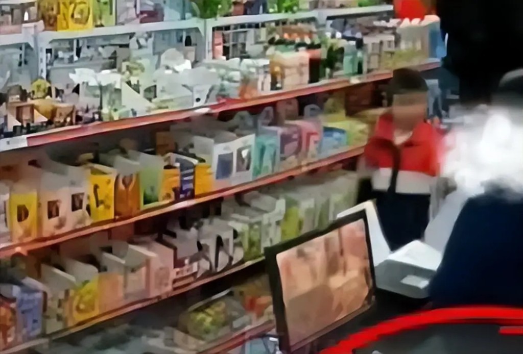 男童被安排獨自一人去打印文件。