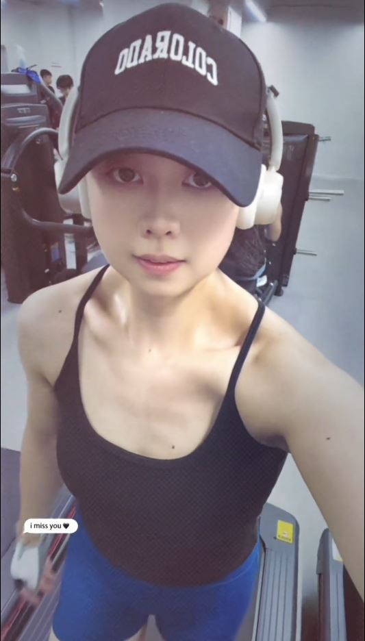 貴陽的蔣女士瘋狂「舉鐵」及戒奶茶1年，成功減去30公斤。抖音