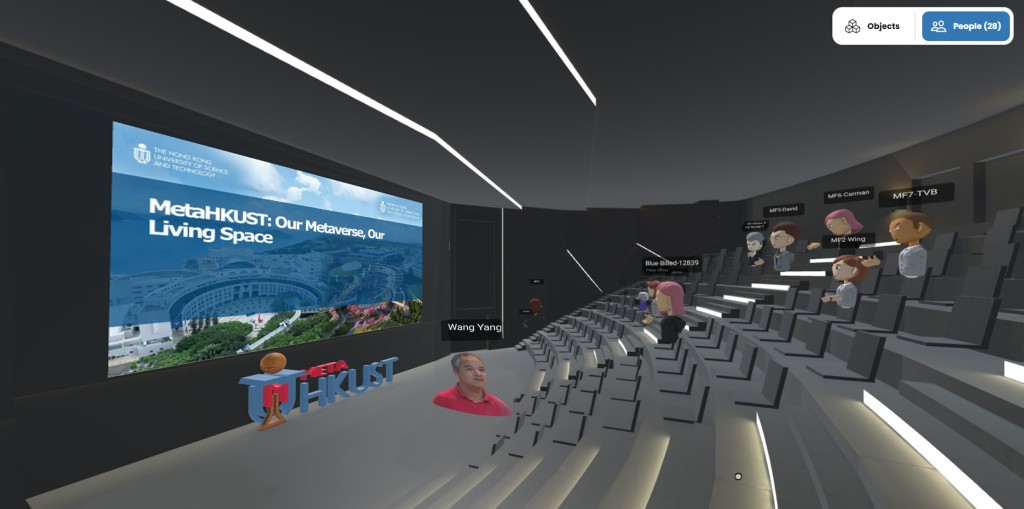 科大副校長（大學拓展）汪揚教授的虛擬化身在科大﹙廣州）虛擬校園的演 講廳介紹大學推出的MetaHKUST計畫。