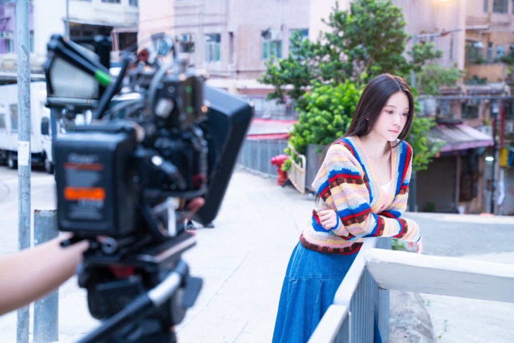 《我們還有幾多時間》MV故仔描述一對不同步的情侶,摩擦日生。 《我們還有幾多時間》MV故仔描述一對不同步的情侶,摩擦日生。