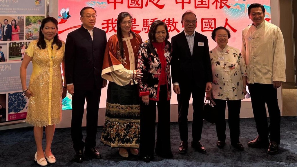 曾國衞(右三)出席文化傳承親子活動,讚揚有助推廣愛國主義教育工作。
