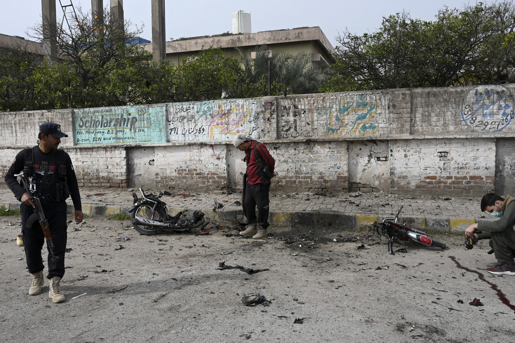 巴基斯坦白沙瓦电单车炸弹爆炸，造成2人死亡。美联社