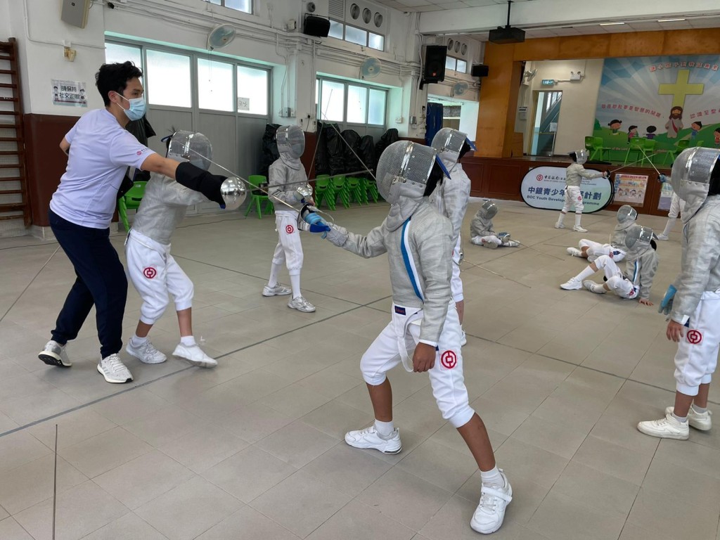 中銀香港與香港劍擊總會攜手合作，推行「中銀青少年發展計劃」。