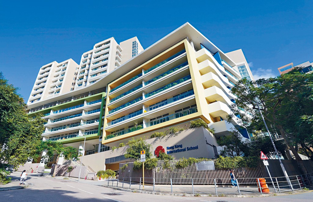 香港國際學校（HKIS）近日爆出管理風波，至近日創辦團體美國路德會（LCMS）與學校管理層（HKISAL）之間的矛盾再度升級。
