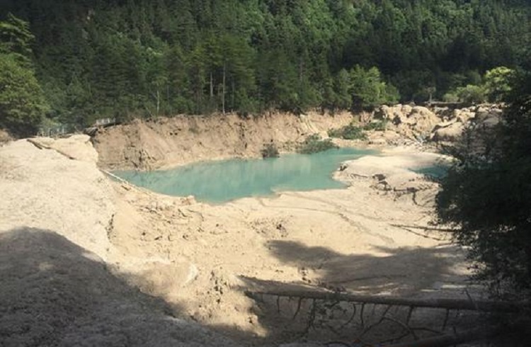 火花海湖水遭到洩漏。網上圖片