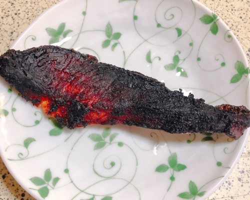 姐姐的三文鱼变熔岩黑炭。网图