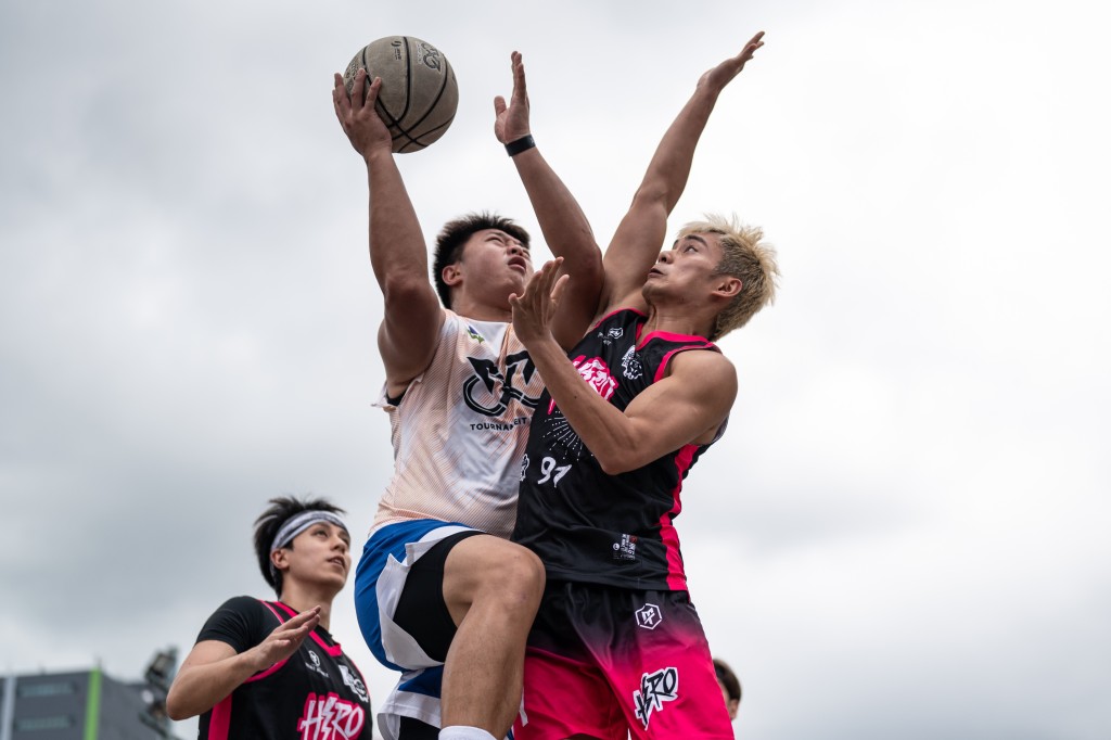   由艺人洪永城、陈安立、徐文浩、孔德贤以及篮球员刘倬鸿组成Hero篮球队，参加了社区邀请赛与民同乐、推广社区共融。 公关图片