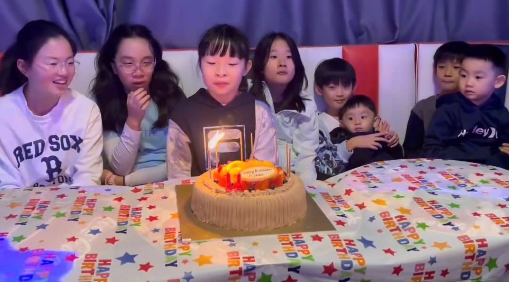 汤盈盈大女Alyssa庆祝11岁生日。