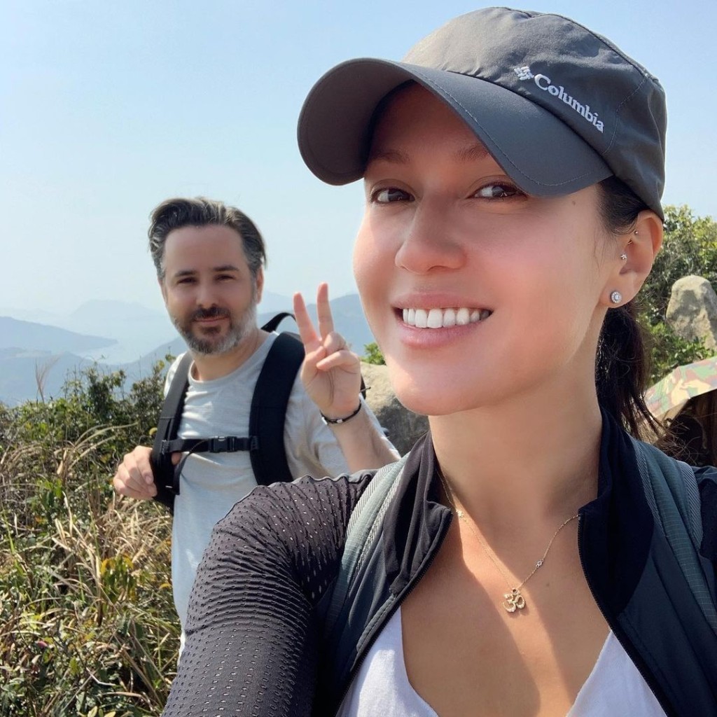 貝安琪與加拿大籍設計師老公Simon結婚3年。