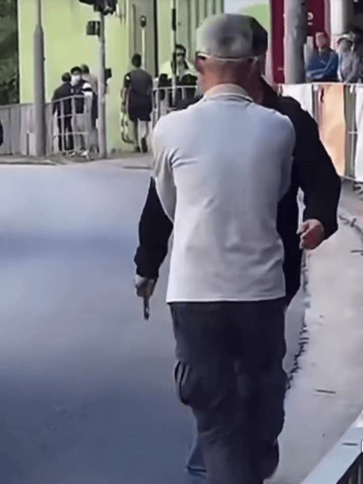 現場為石硤尾站外，不少市民聞聲張望。