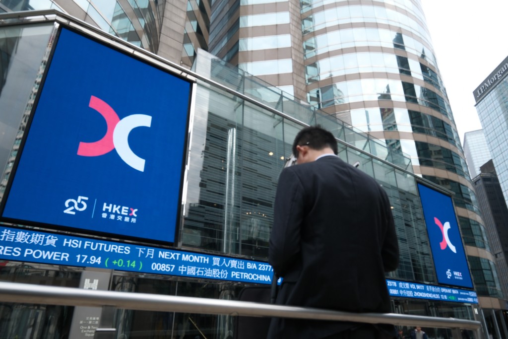 市傳港交所現正研究將其與主板合併的可行性。 市傳港交所現正研究將其與主板合併的可行性。