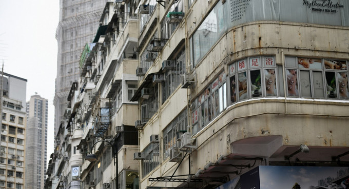 第三輪「樓宇更新大行動2.0」正接受申請，樓齡限制放寬至30年或以上。（資料圖片）