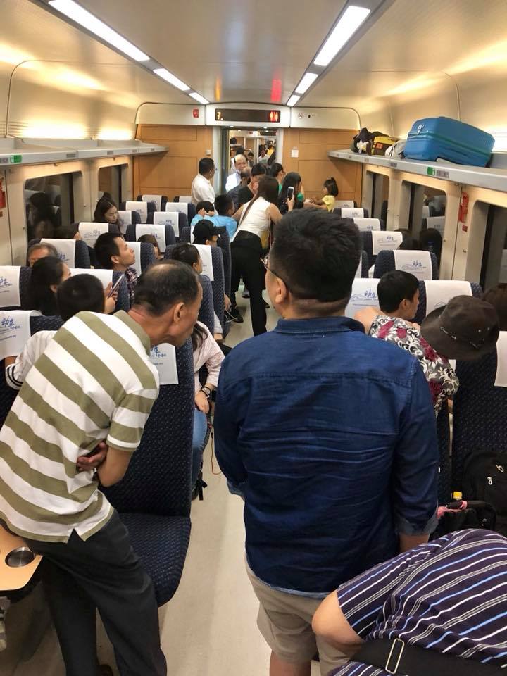 有港人被困高鐵上。香港網民Ronald Tang圖片