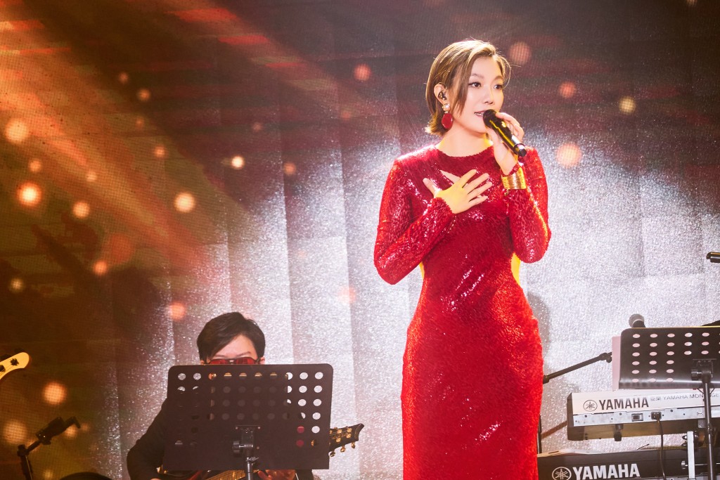 龍婷獻唱自己的原創歌曲《你是我最想要愛的人》、《酒香》、《開場》和《在來的路上》。