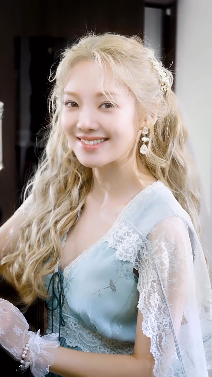 孝淵早前推出舞曲《Second》回歸。