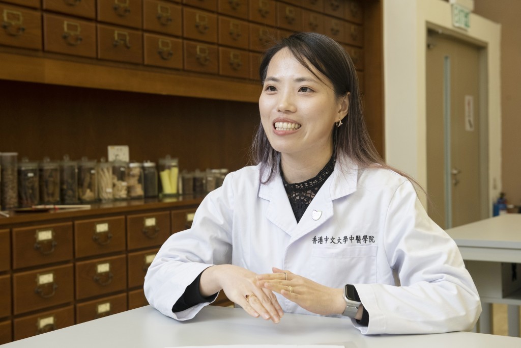 朱醫師認為對中醫學有興趣的人士可將課程視作中醫學的起步點,修畢課程後無論是繼續深造或日常應用都有所裨益。 朱醫師認為對中醫學有興趣的人士可將課程視作中醫學的起步點,修畢課程後無論是繼續深造或日常應用都有所裨益。