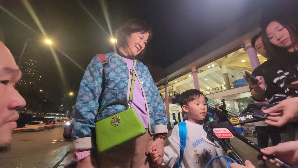 市民高女士表示，家人从澳洲回港，希望带他到长洲游玩后，再到中环坐摩天轮睇夜景，未料摩天轮发生故障。黄文威摄