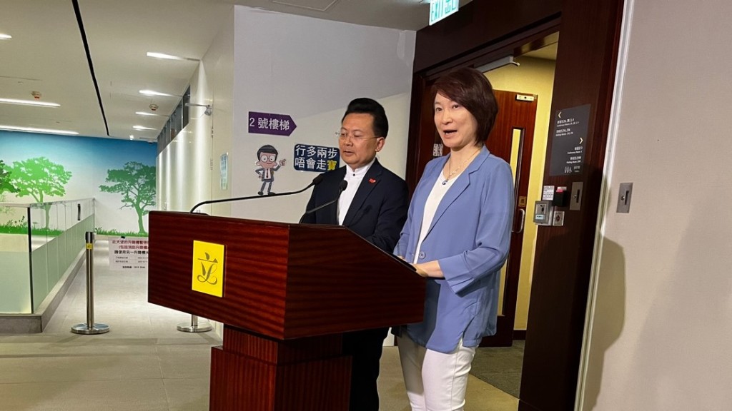 港區全國人大代表及全國政協委員今日(3日)與行政長官李家超會晤,就兩地關注議題表達意見。黃子龍攝