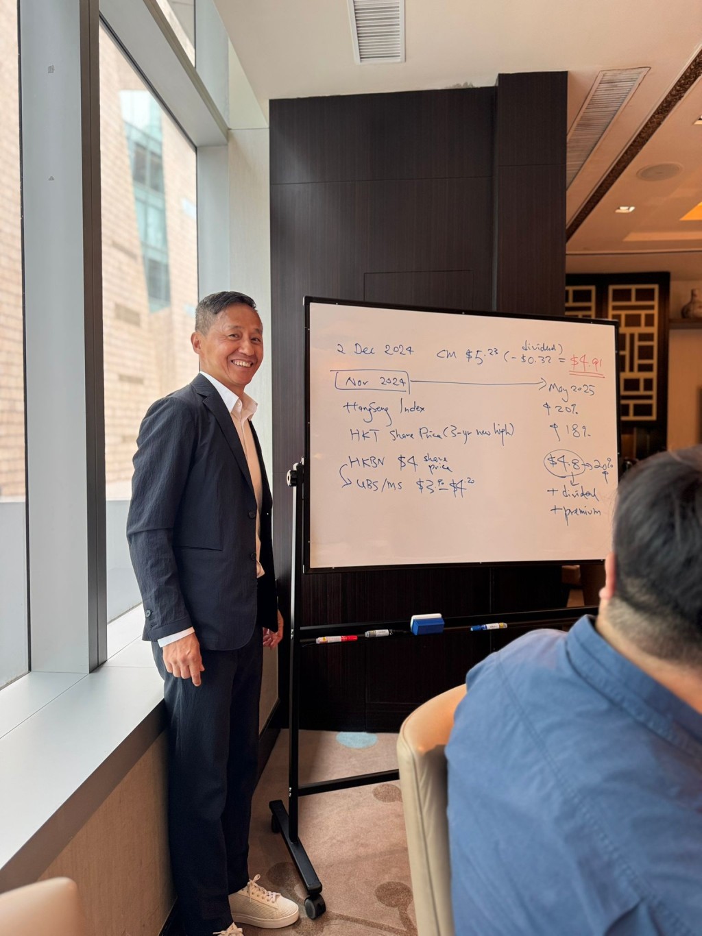 楊主光認為認為，如果沒有中移動提出收購的作價影響，香港寬頻的股價表現應該會更好。