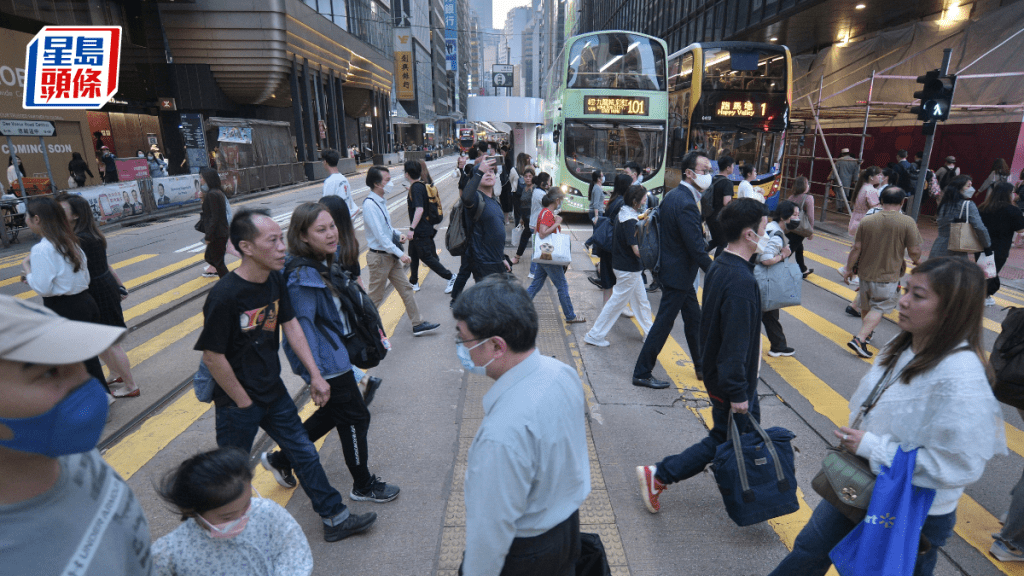 政府統計處早前公布香港最新人口的臨時數字,由去年中約735萬人口,上升至今年中近750萬人,增加約15萬人,升幅為2.1%。資料圖片