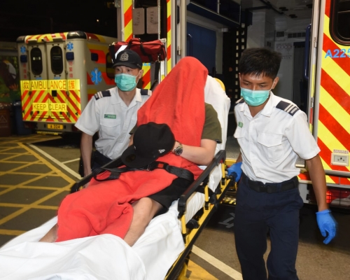 傷者事後由救護車送院治理。徐裕民攝