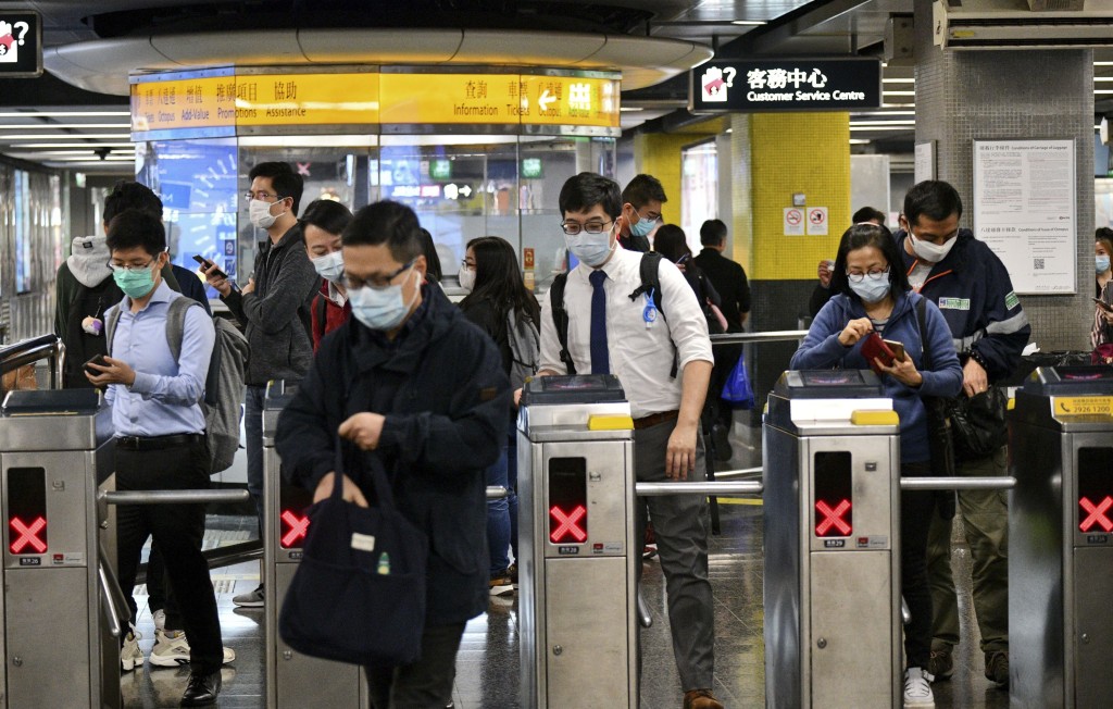 港鐵下月起推出八達通車費8折優惠。 資料圖片
