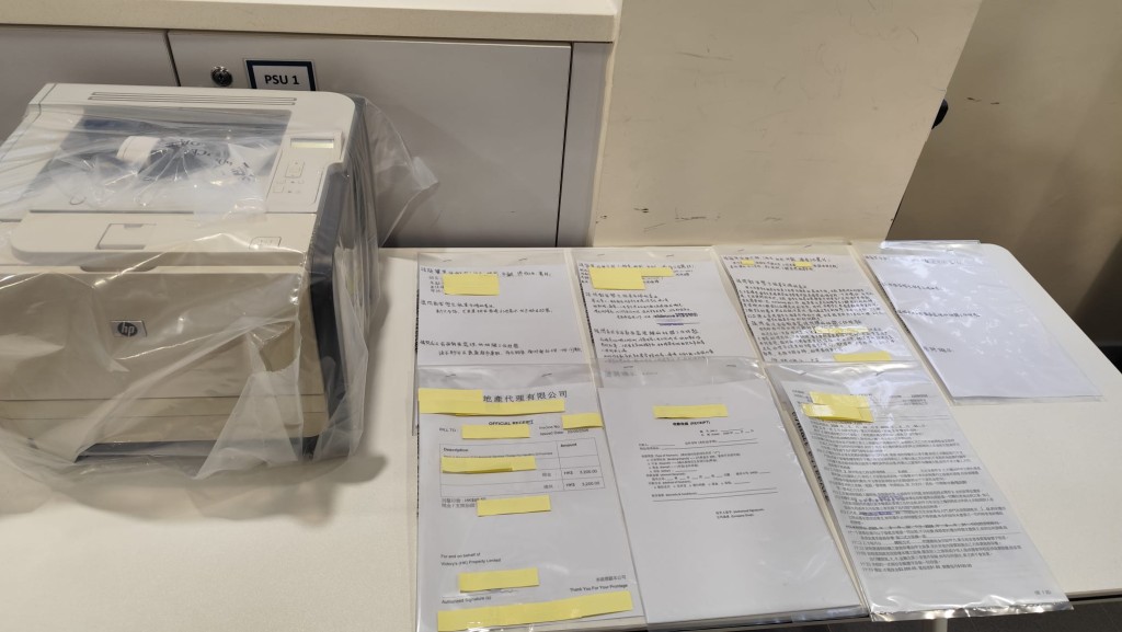 警方檢取偽造嘅租約文件、一部影印機及電子器材。