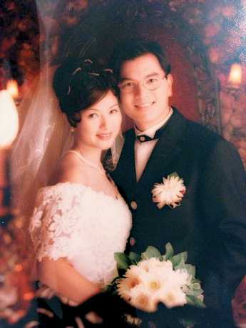 1996年，司馬燕與相戀1年的吳忠義結婚。（《東周刊》圖片）