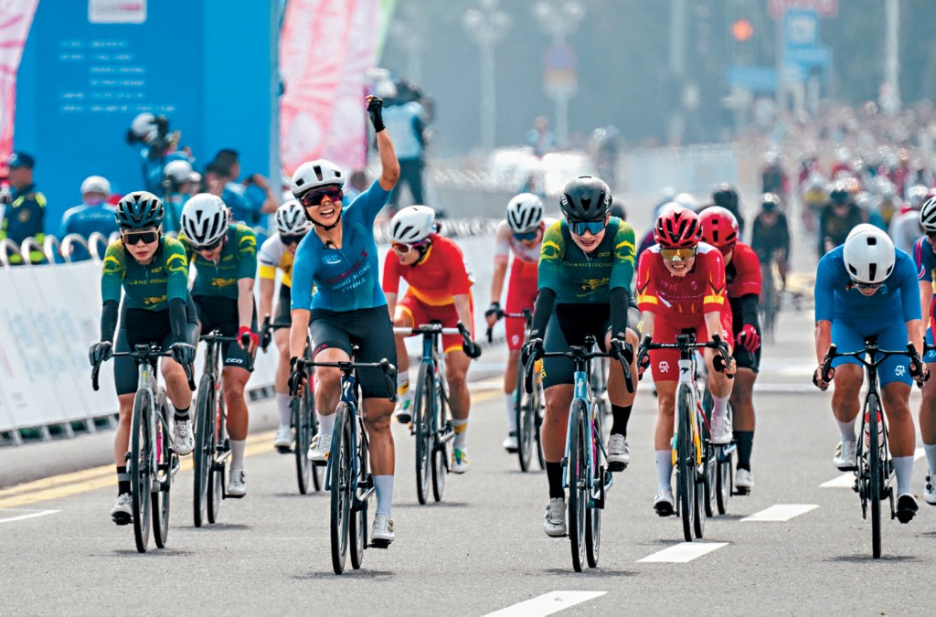 「小女車神」李思穎昨力壓96位選手，以3小時19分54秒率先衝線。