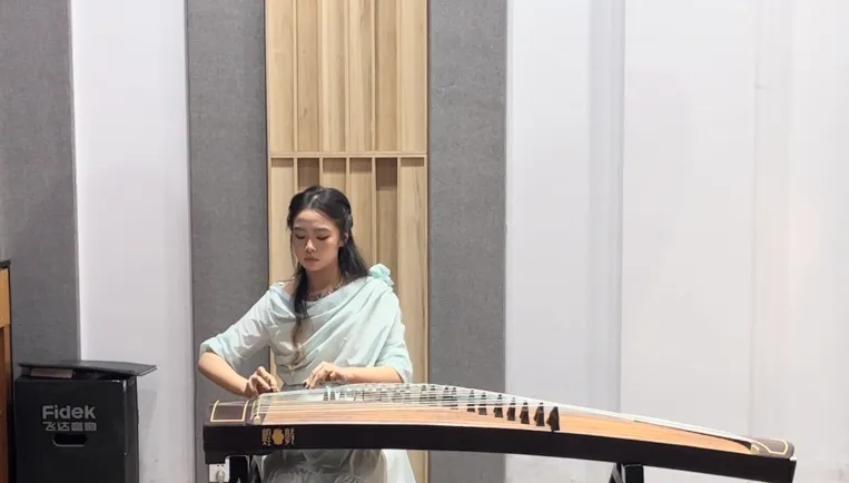 周和瑤是揚州大學音樂學院的學生。