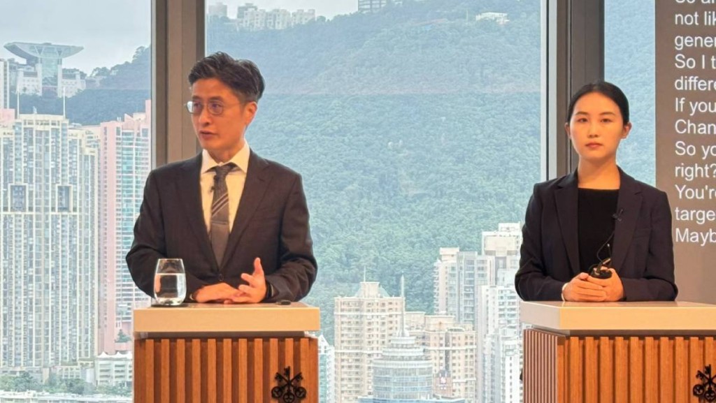 左起：瑞銀中國互聯網研究主管方錦聰、瑞銀大中華區通信及軟件行業分析師王心怡