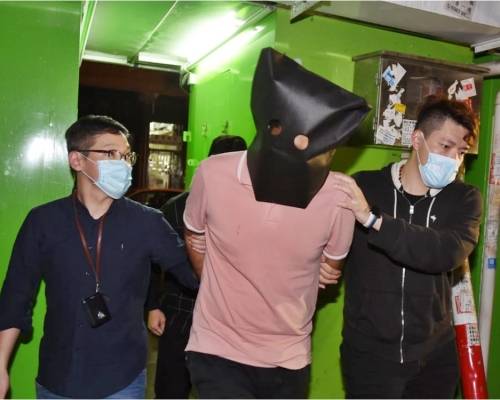 警方拘捕6名男子,涉嫌網上販毒。尹敬堂攝