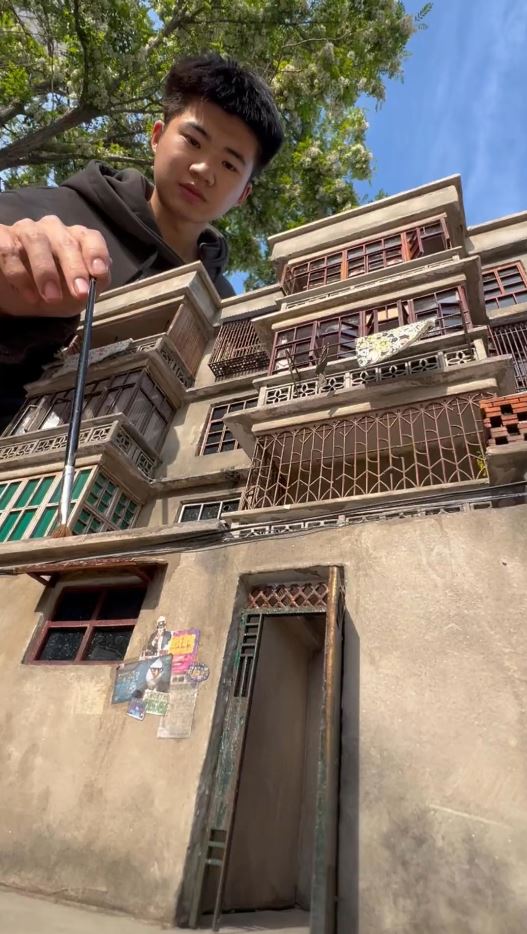 盧慶歡指老房子模型能喚起許多人的舊時回憶，提供情緒價值。
