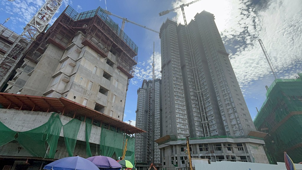 現場在古洞洲頭村附近一建築地盤。楊偉亨攝