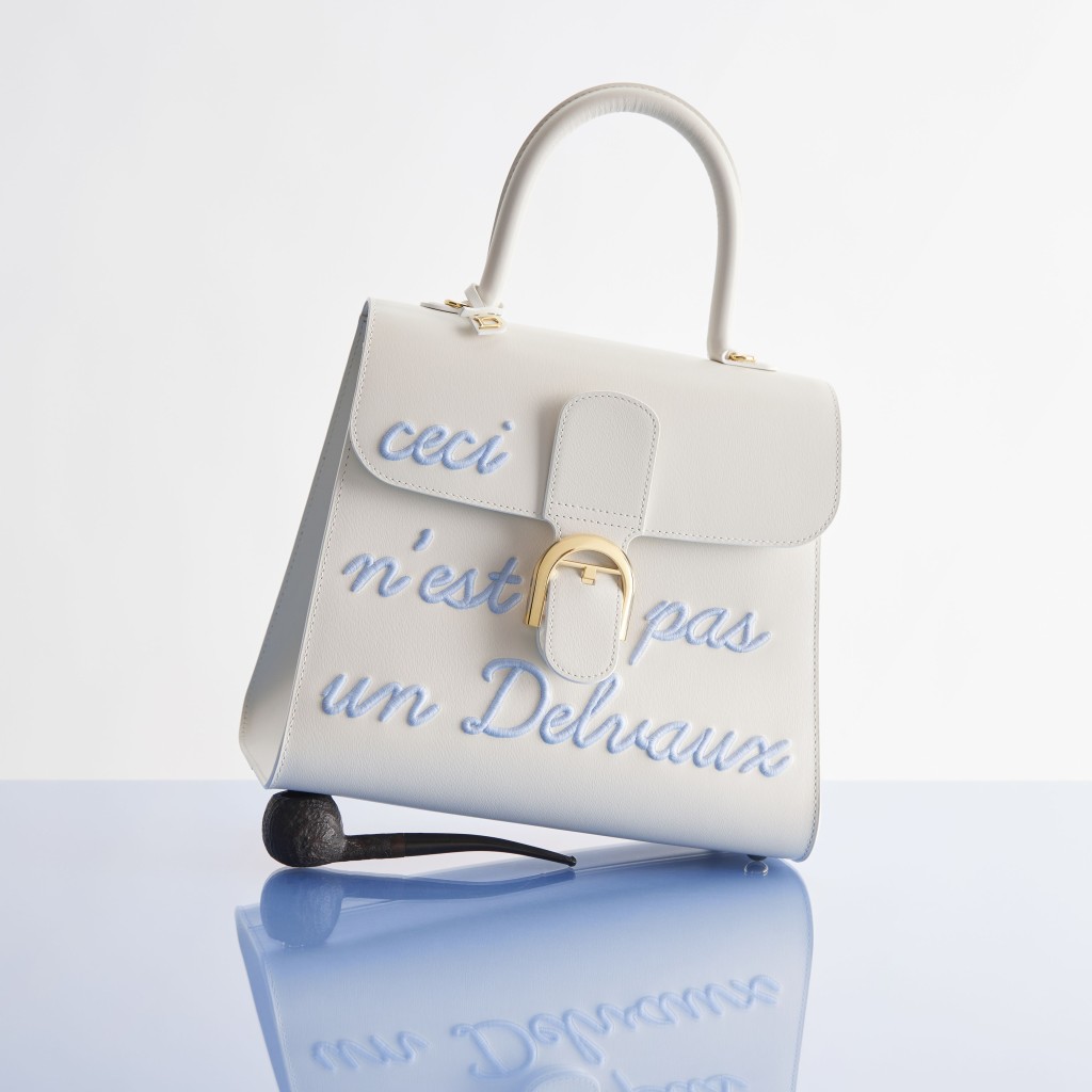 品牌經典的 Brillant 袋款也用上新系列主打的白色及天空藍設計。