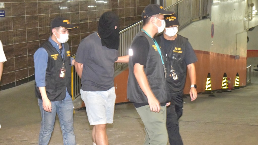 涉播侵權卡拉OK 海關破9間派對房拘2男