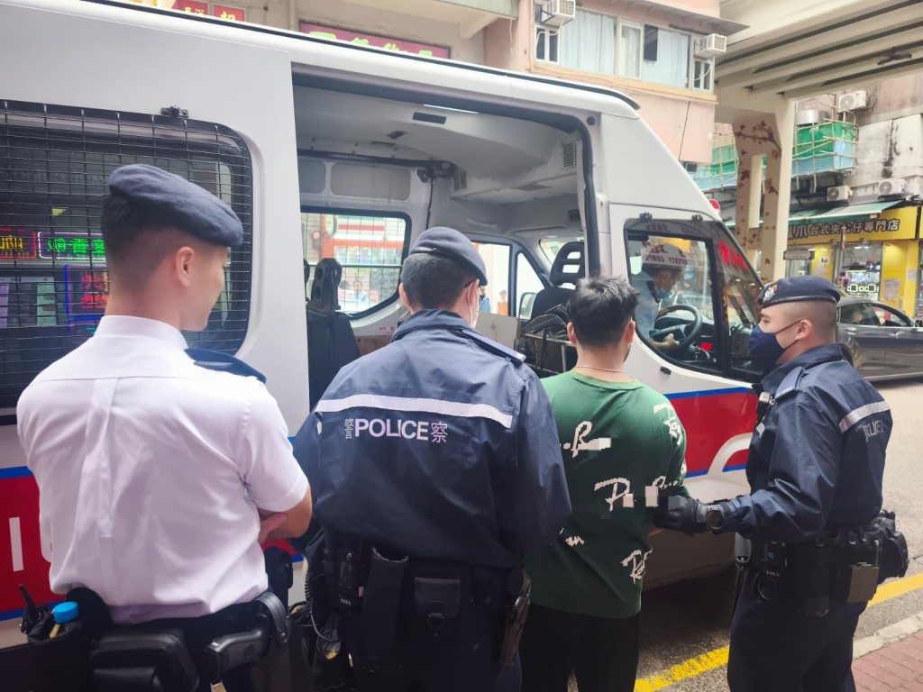 所有被捕人現正被扣留調查。