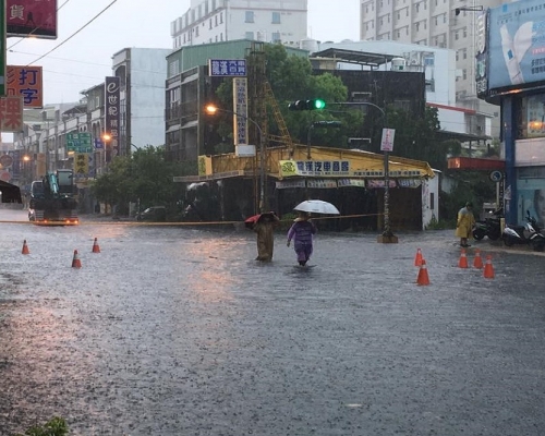 氣象局向屏東縣發出「淹水一級警戒」。facebook圖片